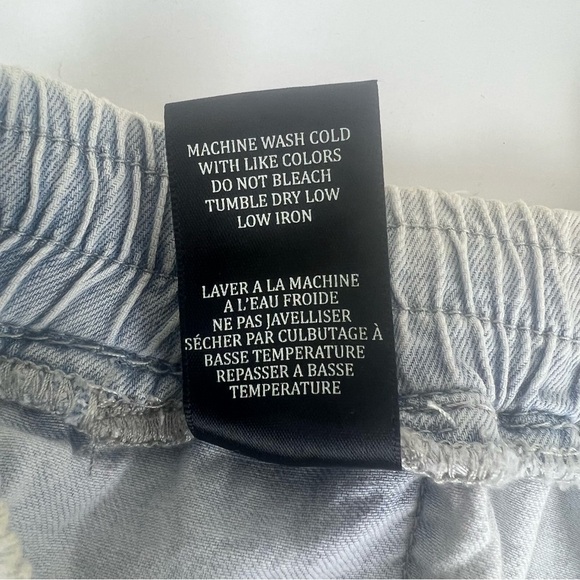 Blank NYC | Doing Too Much Elastic Waist Light Wash Denim Shorts | S - Picture 12 of 13